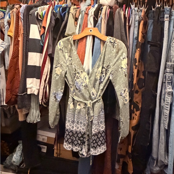 Miami Floral Patterned Romper - Picture 3 of 8